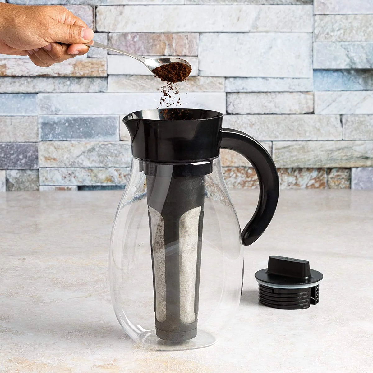 Airtight Cold Brew Coffee or Iced Tea Maker 2.7 Quart Black L2144