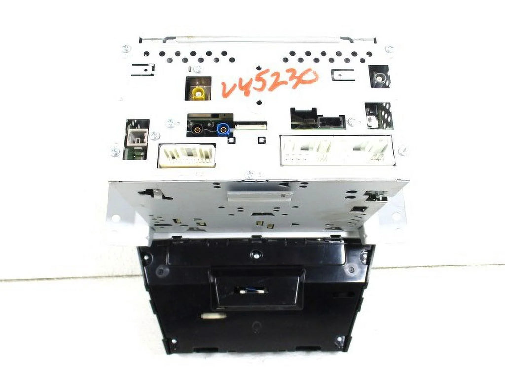 Pre-Owned Hyundai Santa Fe CD Navigation Radio Receiver D86404
