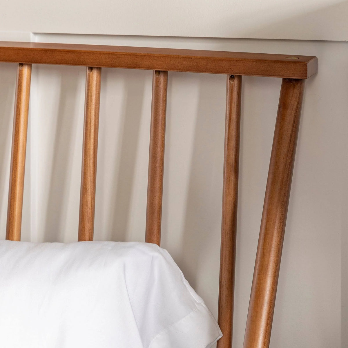 Solid Pine Wood Spindle Bed - Light Oak - Queen S9713